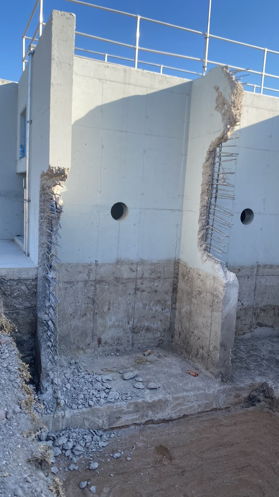 Estructura de concreto reforzado en proceso de rehabilitación